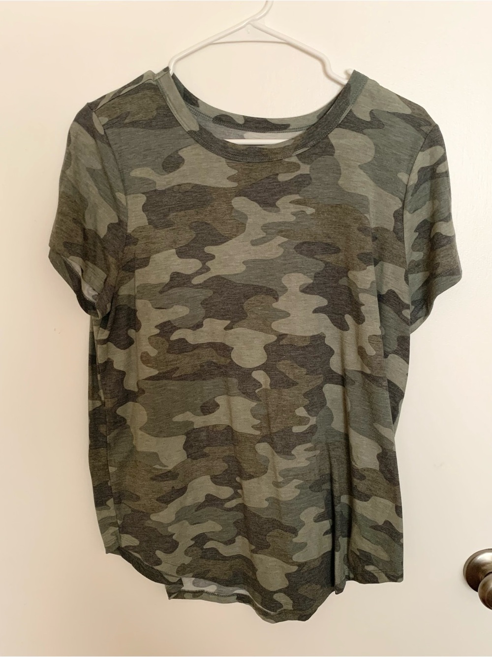 Women’s SO Camo Short Sleeve Soft Tee in Olive and Dark Green
